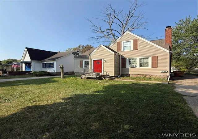 Photo 3 of Sale Pending at 270 Oehman Blvd, Buffalo, NY 14225 | MLS# B1636617 | Listing updated on 2026-02-02