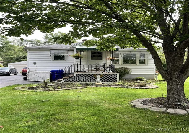 Homes for sale in West Seneca, NY | 31 Rose Ave, West Seneca, NY 14224 | MLS# B1636737