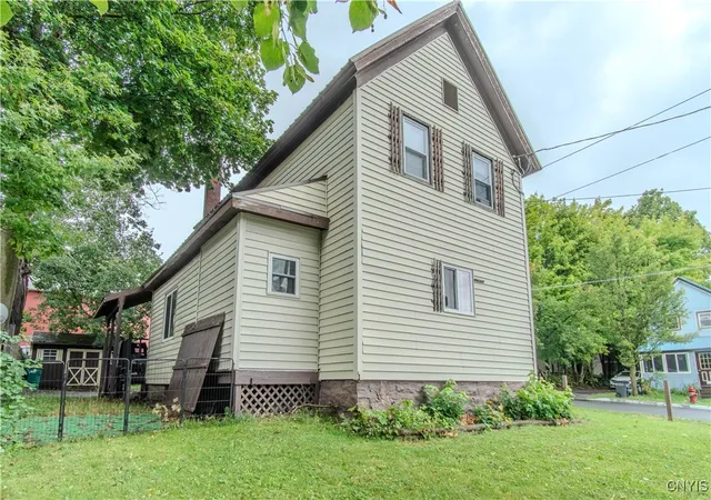 Photo 3 of Single family home for sale at 631 Grant St, Watertown, NY 13601 | MLS# S1636333 | Listing updated on 2026-07-19