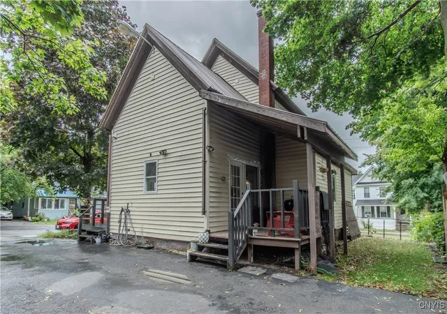 Photo 5 of Single family home for sale at 631 Grant St, Watertown, NY 13601 | MLS# S1636333 | Listing updated on 2026-07-19