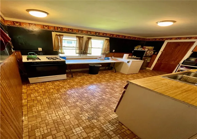 Photo 4 of Single family home for sale at 123 E Williams St, Waterloo, NY 13165 | MLS# R1636341 | Listing updated on 2026-07-14