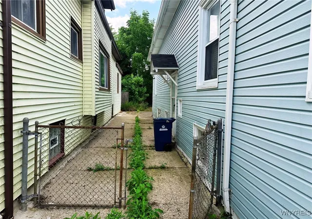 Homes for sale in Buffalo, NY | 83 Collingwood Ave, Buffalo, NY 14215 | MLS# B1638367