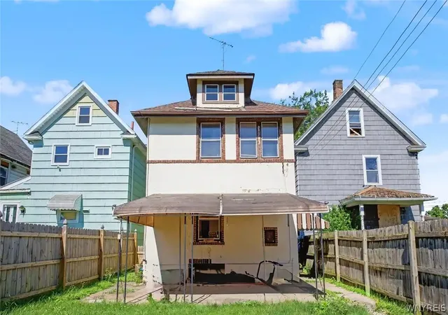Photo 3 of Sale Pending at 825 15th Street, Niagara Falls, NY 14301 | MLS# B1639660 | Listing updated on 2026-07-21