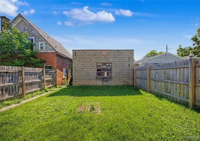 Photo 3 of Sale Pending at 825 15th Street, Niagara Falls, NY 14301 | MLS# B1639660 | Listing updated on 2026-07-21