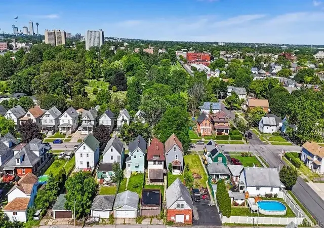 Photo 4 of Sale Pending at 825 15th Street, Niagara Falls, NY 14301 | MLS# B1639660 | Listing updated on 2026-07-21