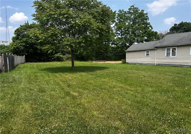1st image of 712 Perry St, Buffalo, NY 14210 | MLS# B1640900