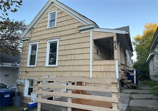 Photo 1 of Sale Pending at 812 Highland St, Syracuse, NY 13203 | MLS# S1639988 | Listing updated on 2026-03-16