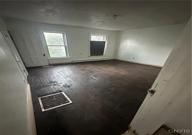 Photo 4 of Sale Pending at 812 Highland St, Syracuse, NY 13203 | MLS# S1639988 | Listing updated on 2026-03-16