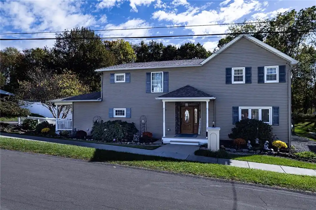 Photo 1 of Single family home for sale at 196 Perrine Ave, Auburn, NY 13021 | MLS# R1642681 | Listing updated on 2026-10-18
