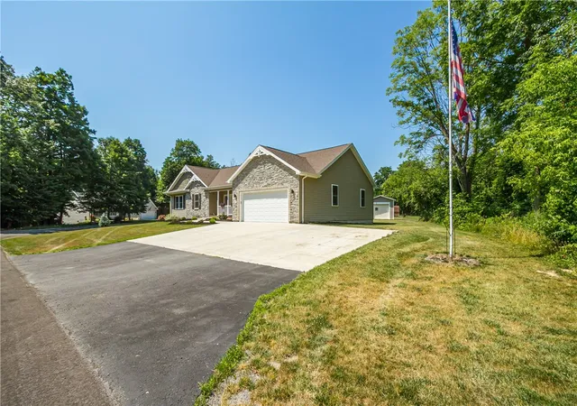 50th image of 8437 Roosevelt Dr, Royalton, NY 14067 | MLS# R1643672