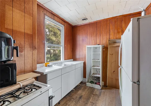 Listing Photo 2 - Condo for sale in building located at 100 Broad St, Lyons, NY 14489 - Unit #