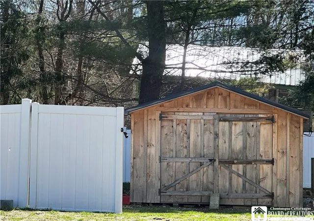 Photo 3 of Single family home for sale at 192 Woodward Ave, Springville, NY 14141 | MLS# R1645179 | Listing updated on 2026-06-13