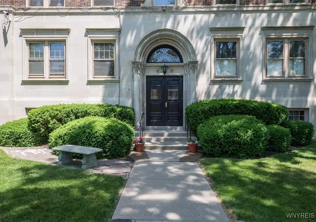 2nd image of 925 Delaware Ave #1D, Buffalo, NY 14209 | MLS# B1647231