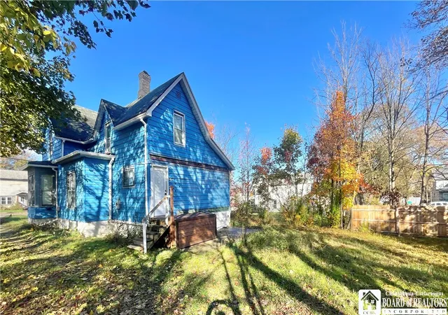 Photo 3 of Sale Pending at 810 Washington St, Jamestown, NY 14701 | MLS# R1647115 | Listing updated on 2026-04-24