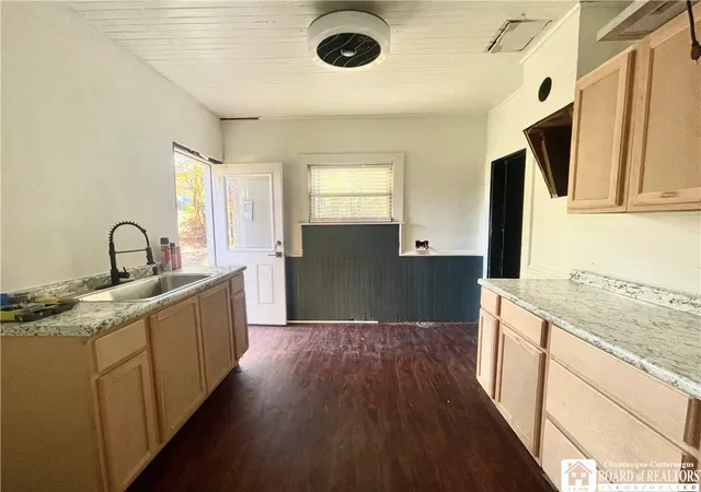 Photo 4 of Sale Pending at 810 Washington St, Jamestown, NY 14701 | MLS# R1647115 | Listing updated on 2026-04-24