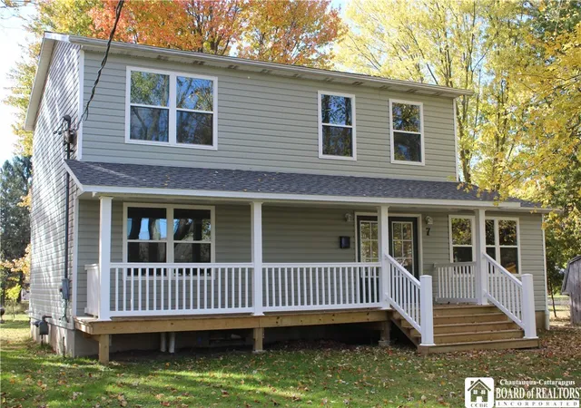 Photo 3 of Single family home for sale at 7 Hillcrest Dr, Fredonia, NY 14063 | MLS# R1648122 | Listing updated on 2026-06-24