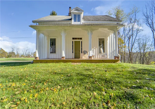 2nd image of 1096 Victor Rd, Macedon, NY 14502 | MLS# R1649406