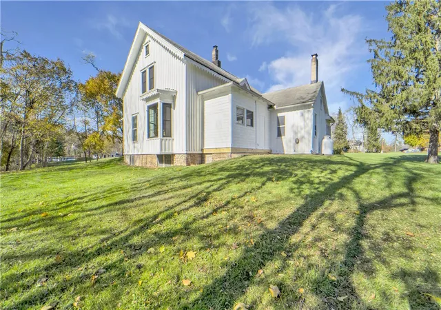 Photo 3 of Sale Pending at 1096 Victor Rd, Macedon, NY 14502 | MLS# R1649406 | Listing updated on 2026-07-11