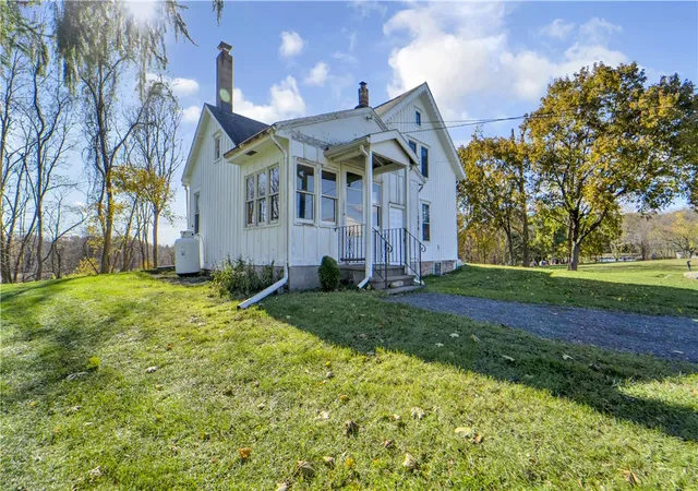 Photo 5 of Sale Pending at 1096 Victor Rd, Macedon, NY 14502 | MLS# R1649406 | Listing updated on 2026-07-11