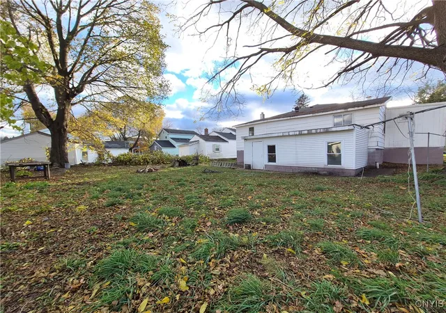 Photo 4 of Sale Pending at 39 E 5th Street, Oswego, NY 13126 | MLS# S1648726 | Listing updated on 2026-03-02