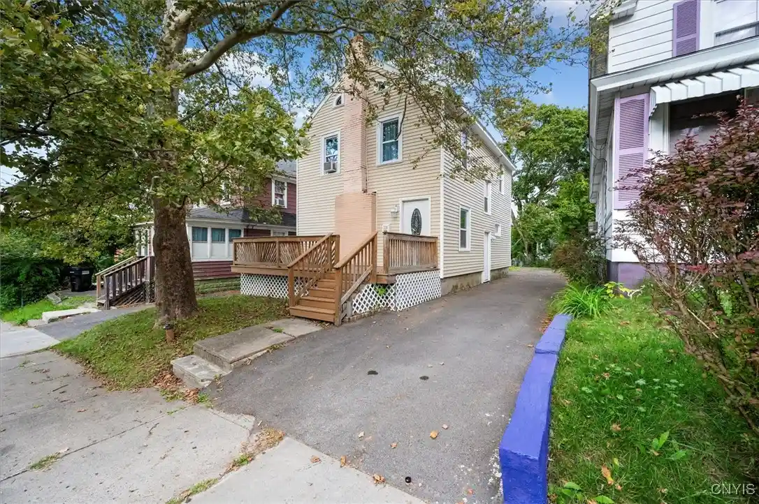 Photo 1 of Sale Pending at 319 Westmoreland Ave, Syracuse, NY 13210 | MLS# S1649846 | Listing updated on 2026-01-19
