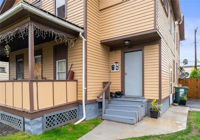 Homes for sale in Rochester, NY | 807 Avenue D, Rochester, NY 14621 | MLS# R1647801