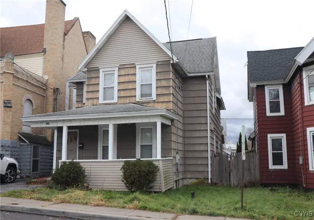 Photo 1 of Sale Pending at 204 Center St, Syracuse, NY 13209 | MLS# S1651025 | Listing updated on 2025-11-25