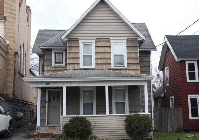 Photo 2 of Sale Pending at 204 Center St, Syracuse, NY 13209 | MLS# S1651025 | Listing updated on 2025-11-25