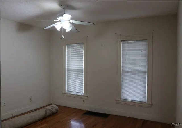 Photo 3 of Sale Pending at 204 Center St, Syracuse, NY 13209 | MLS# S1651025 | Listing updated on 2025-11-25