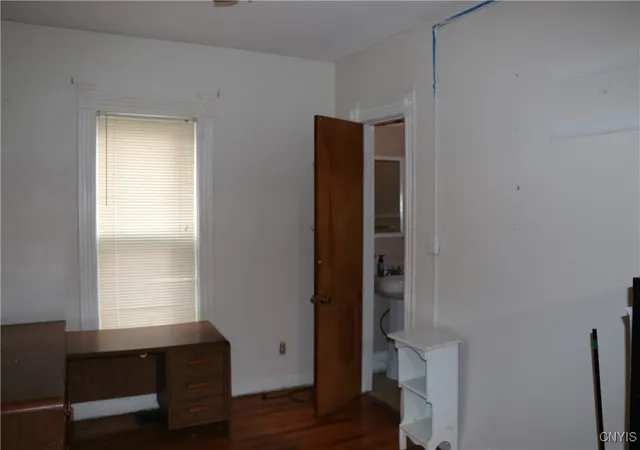 Photo 4 of Sale Pending at 204 Center St, Syracuse, NY 13209 | MLS# S1651025 | Listing updated on 2025-11-25