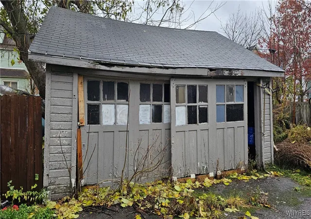 Homes for sale in Buffalo, NY | 663 Hopkins St, Buffalo, NY 14220 | MLS# B1652064