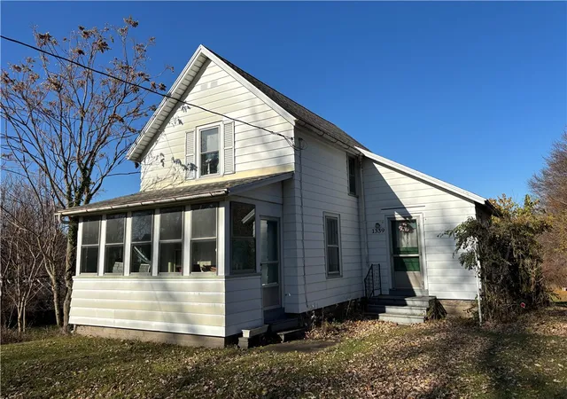 1st image of 1339 Stanton Ln, Irondequoit, NY 14617 | MLS# R1651837