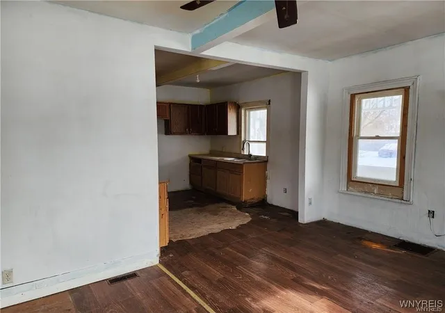 Photo 3 of Sale Pending at 108 Hedley St, Medina, NY 14103 | MLS# B1651733 | Listing updated on 2025-12-03