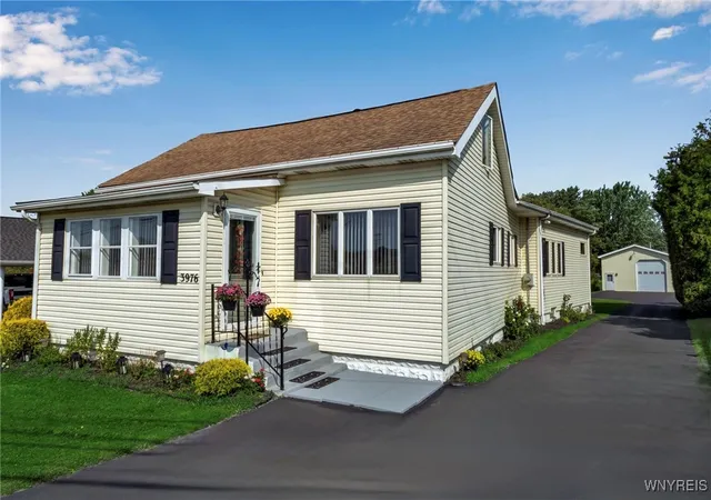 1st image of 3976 Southwestern Blvd, Orchard Park, NY 14127 | MLS# B1652783