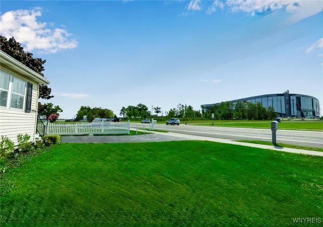 3rd image of 3976 Southwestern Blvd, Orchard Park, NY 14127 | MLS# B1652783