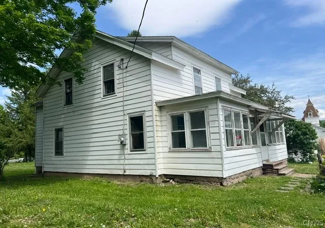 Photo 3 of Sale Pending at 5969 Stockbridge Hl Rd, Munnsville, NY 13409 | MLS# S1653106 | Listing updated on 2026-07-21