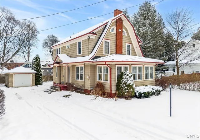 2nd image of 313 Strathmore Dr, Syracuse, NY 13207 | MLS# S1653624