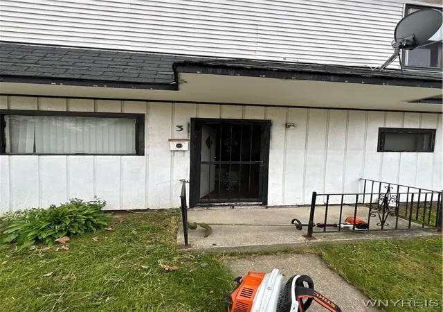 3rd image of 3 Hurlock Ave, Buffalo, NY 14211 | MLS# B1653642