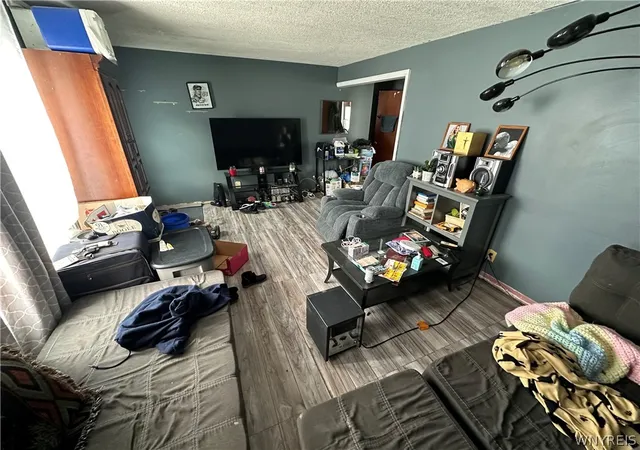 Photo 3 of Sale Pending at 40 Lucille Dr, Buffalo, NY 14225 | MLS# B1654345 | Listing updated on 2026-05-04