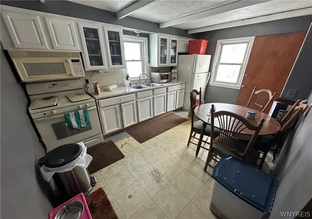 Photo 3 of Sale Pending at 40 Lucille Dr, Buffalo, NY 14225 | MLS# B1654345 | Listing updated on 2026-05-04