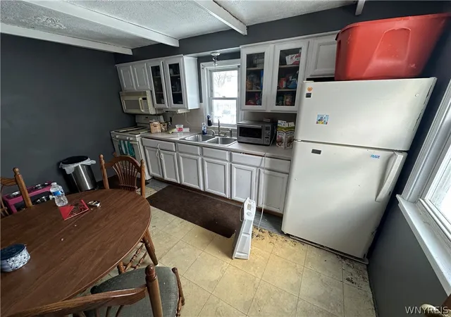 Photo 4 of Sale Pending at 40 Lucille Dr, Buffalo, NY 14225 | MLS# B1654345 | Listing updated on 2026-05-04