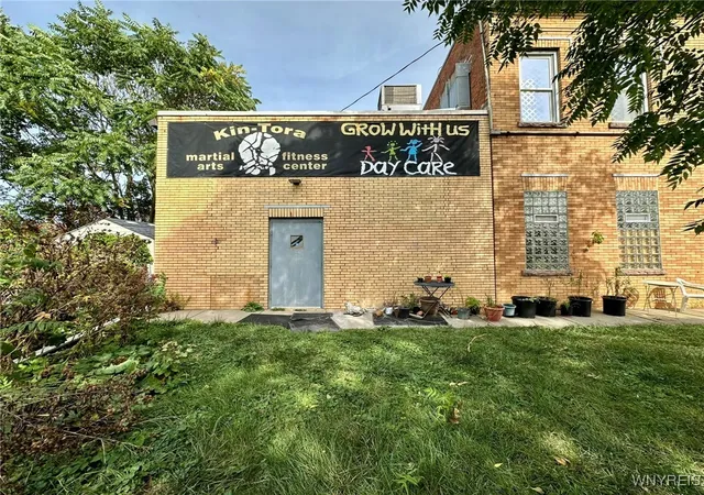 Homes for sale in Buffalo, NY | 1792 Niagara St, Buffalo, NY 14207 | MLS# B1652059