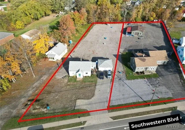 2nd image of 3958 Southwestern Blvd, Orchard Park, NY 14127 | MLS# B1654749