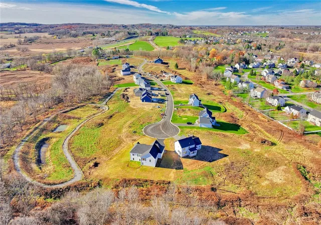 2nd image of 8 Mendon Green Ln, Mendon, NY 14534 | MLS# R1654597