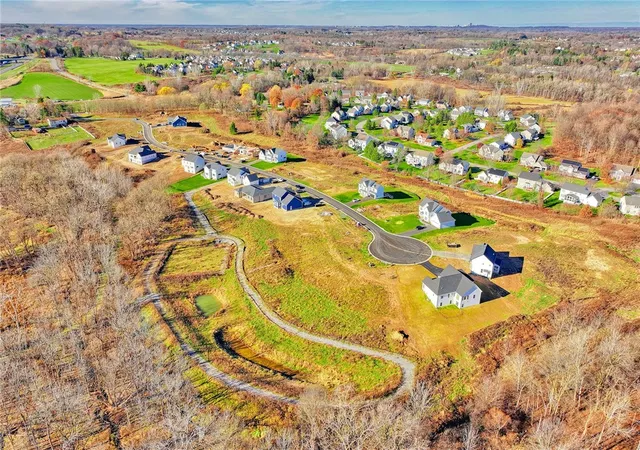 3rd image of 8 Mendon Green Ln, Mendon, NY 14534 | MLS# R1654597