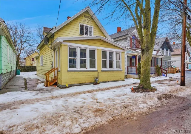 Homes for sale in Buffalo, NY | 240 East St, Buffalo, NY 14207 | MLS# B1654381