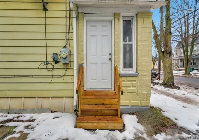 Homes for sale in Buffalo, NY | 240 East St, Buffalo, NY 14207 | MLS# B1654381