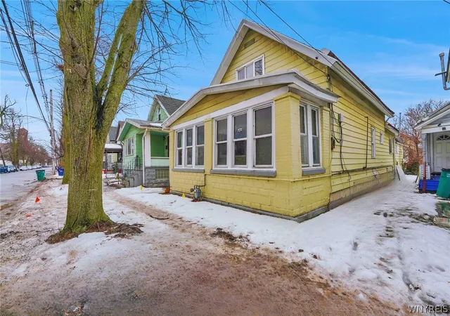 Homes for sale in Buffalo, NY | 240 East St, Buffalo, NY 14207 | MLS# B1654381