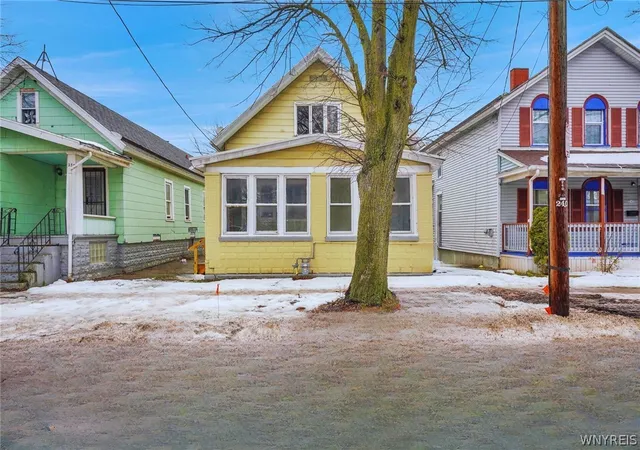 Homes for sale in Buffalo, NY | 240 East St, Buffalo, NY 14207 | MLS# B1654381