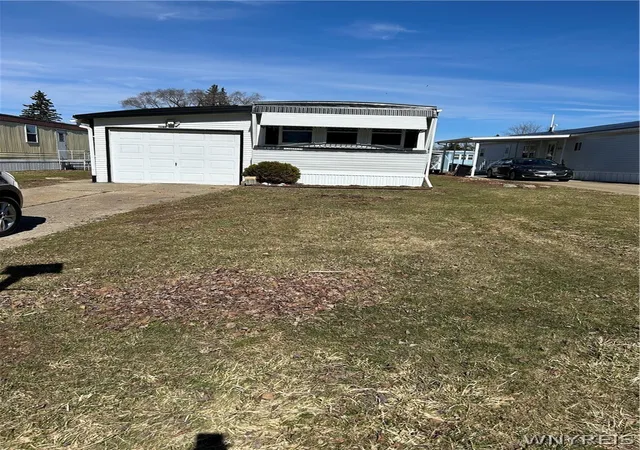 Homes for sale in Evans, NY | 1072 Creekside Dr, Evans, NY 14047 | MLS# B1655531